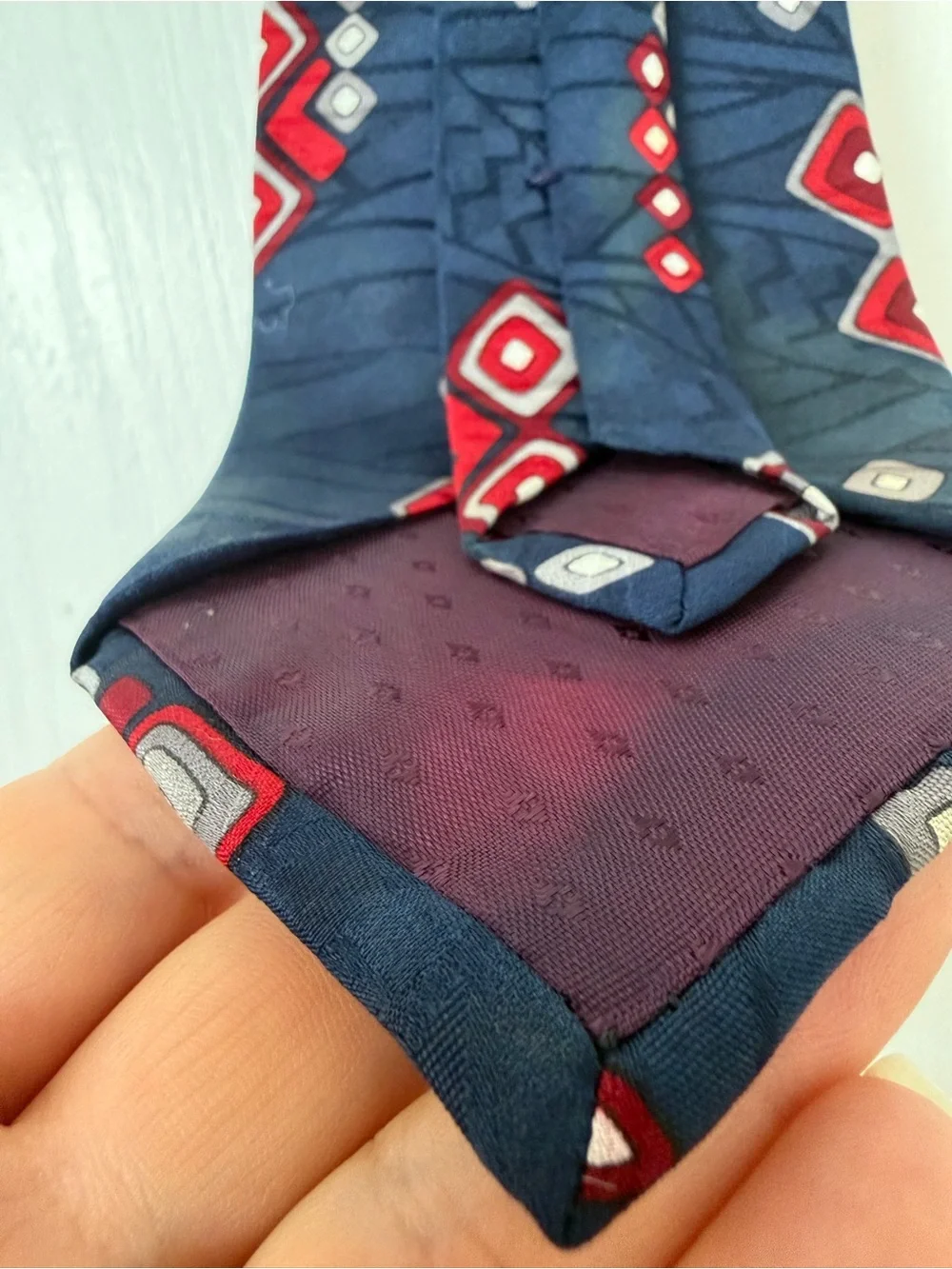 Geoffrey Beene Men's Silk Tie Navy Blue Red Gray Geometric Diamond Necktie - Picture 6 of 6